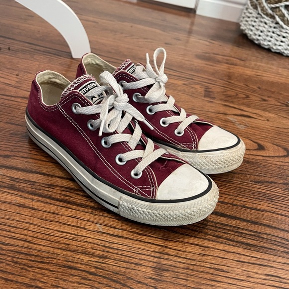 Mens Converse Size 4, Woman's size 6 - Picture 2 of 6